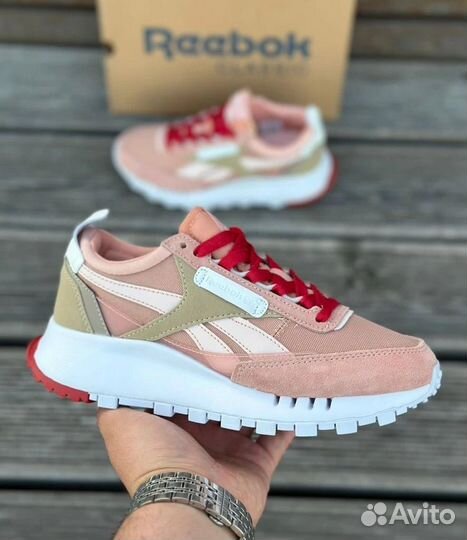 Кроссовки женские Reebok розовые