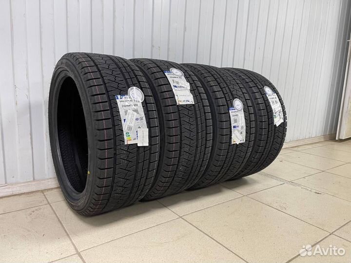 Triangle PL02 275/45 R21