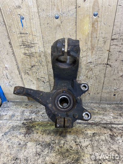 Поворотный кулак передний левый Ford Mondeo 3