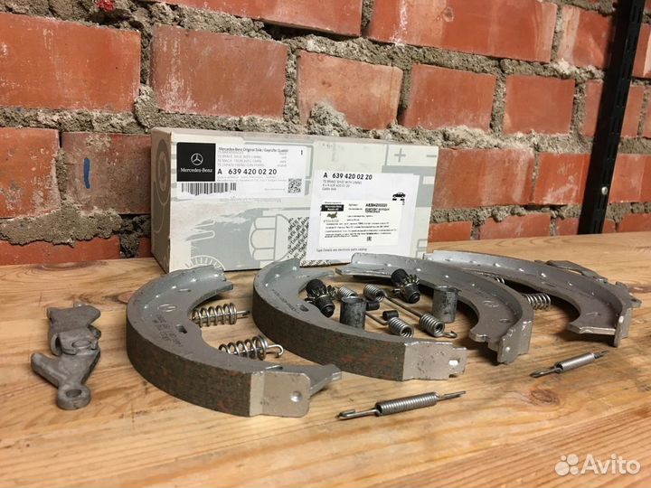 Колодки стояночного тормоза для Mercedes W639 ориг