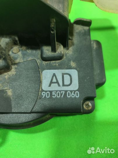 Замок двери Opel Vectra B передний правый