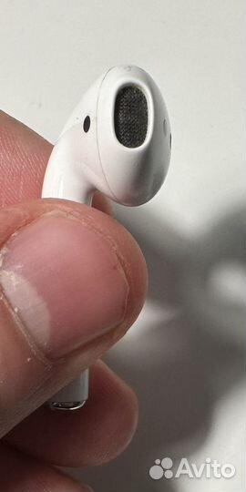 Левый наушник Airpods