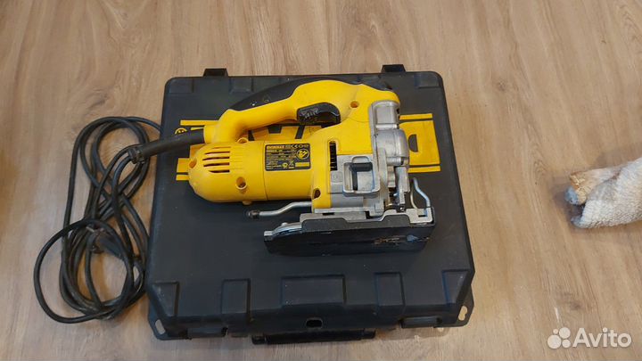 Электролобзик DeWalt DW331K