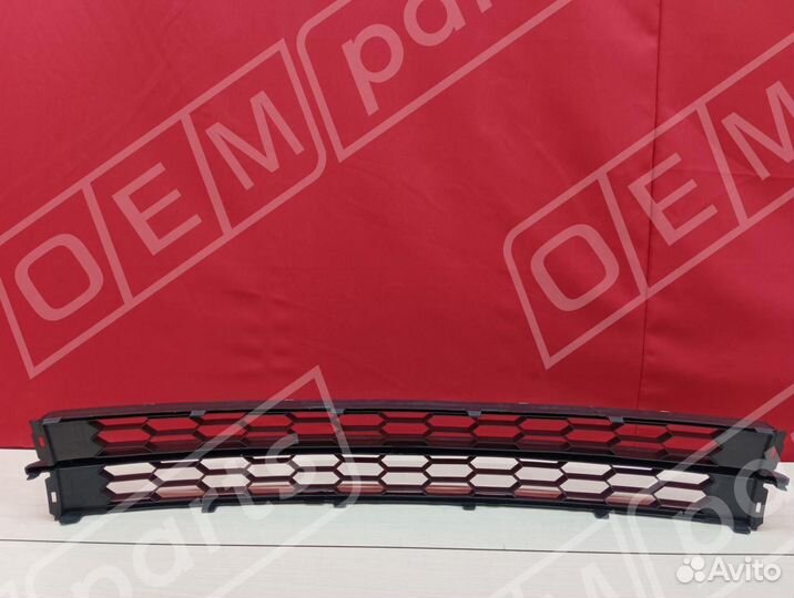 Решетка в бампер нижняя Шкода Рапид