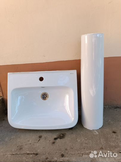 Раковина подвесная с пьедесталом в ванную б/у