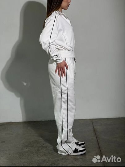 Женский спортивный костюм