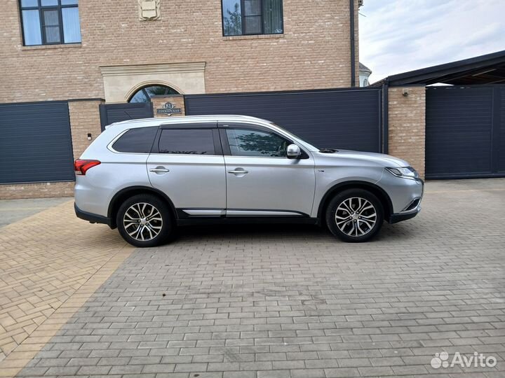 Mitsubishi Outlander 3.0 AT, 2016, 143 000 км