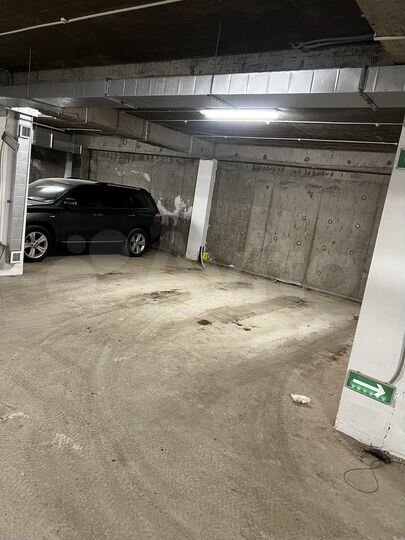 Машиноместо, > 30 м²