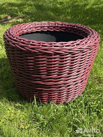 Кашпо из искусственного ротанга