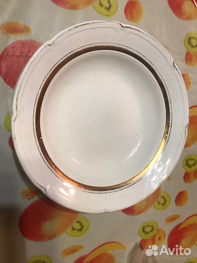 Тарелки и кувшин