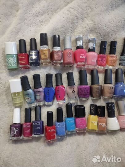 Коробка с лаками для ногтей 56шт