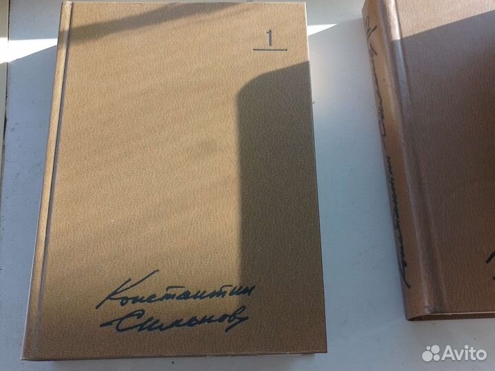 Продам книжные полки и книги