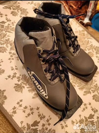 Лыжные ботинки