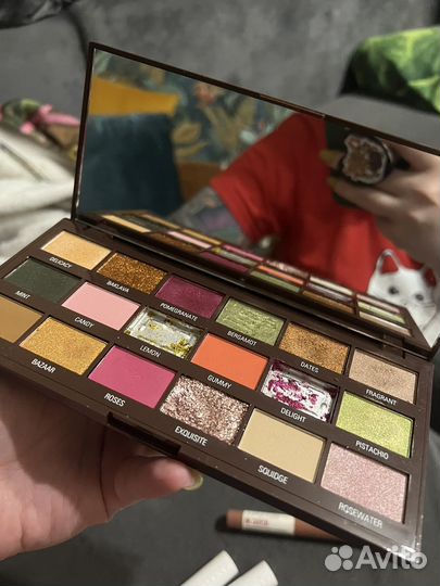 Палетка теней revolution