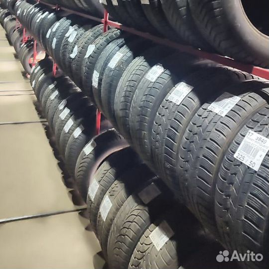 Kumho I'Zen KW23 225/60 R17 99L