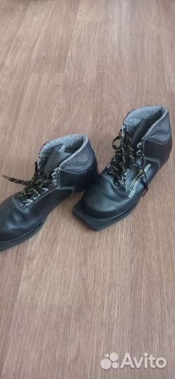 Лыжные ботинки