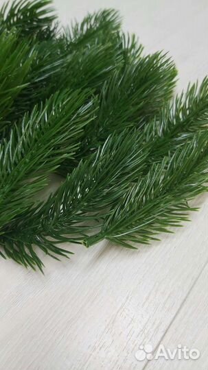 Искусственные еловые веточки