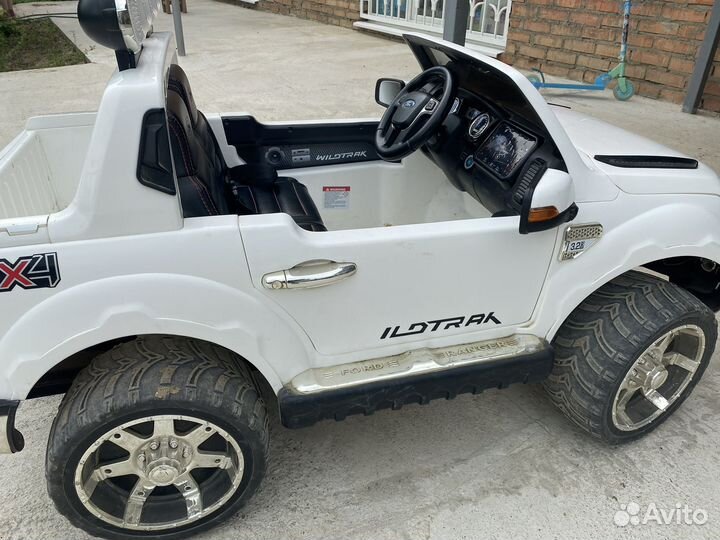 Детский электромобиль