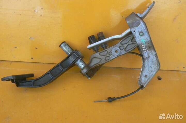 Педаль тормоза Infiniti/ QX56/ JA60/ Nis/ Armada,T