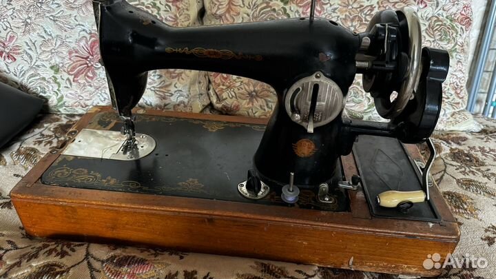 Подольская швейная машинка (ножная и ручная)