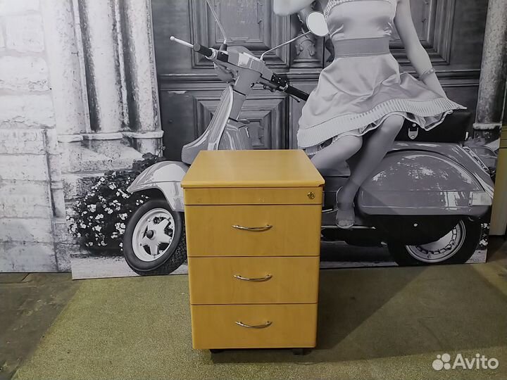 Тумба офисная подкатная, 3 ящика б/у 09-120