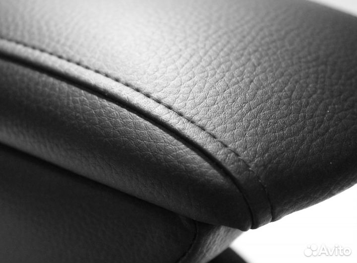 Подлокотник для Audi A4 B7 / Ауди А4 Б7