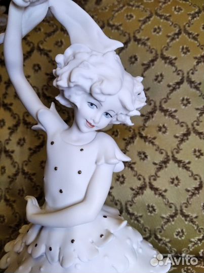 Фарфоровая статуэтка, Италия
