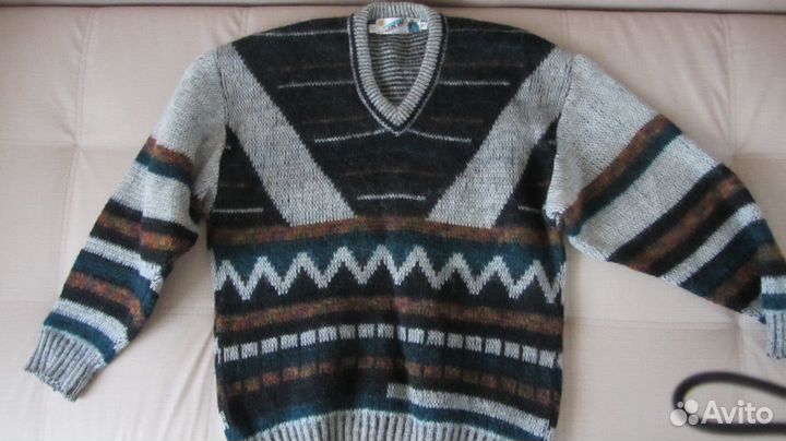 Свитер шерстяной