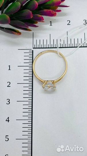 Золотое кольцо с камнем 17р