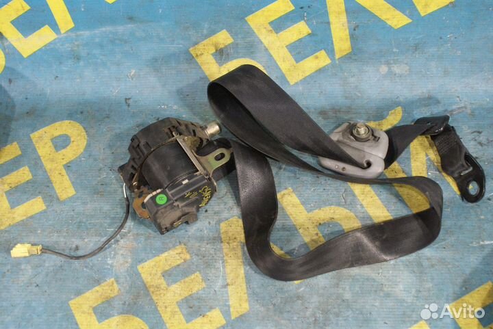 Передний ремень безопасности Toyota Avensis