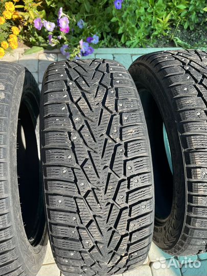 Nokian Tyres Hakkapeliitta 7 215/55 R17 98T