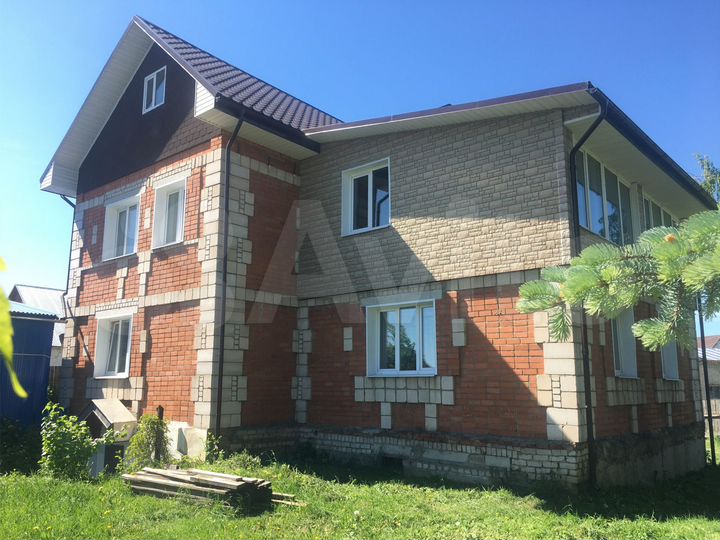 Коттедж 340 м² на участке 10 сот.
