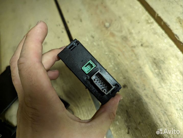 D09H669UB Электронный блок usb Mazda CX-5 CX-9