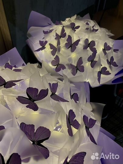 Букет из бабочек с гирляндой