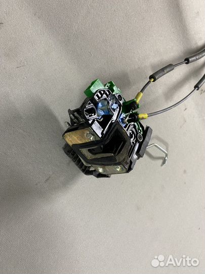 Замок двери передней правой Kia Rio (QB) III (2011