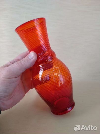 Ваза красное стекло