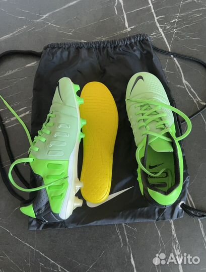 Футбольные бутсы Nike CTR 360 Maestri III FG