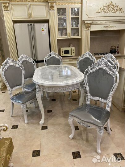 Столы и стулья