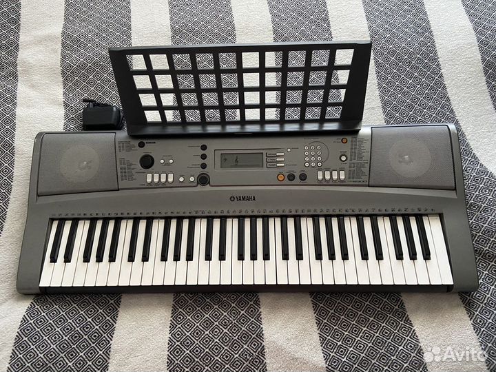 Синтезатор Yamaha PSR-R300