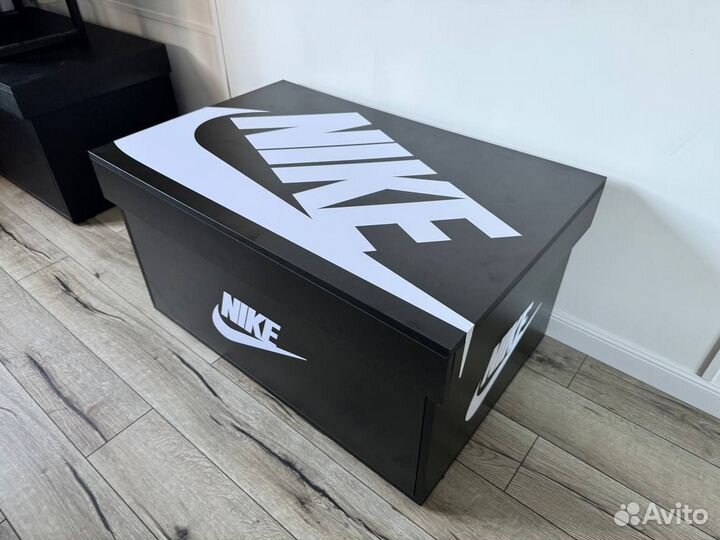 Коробка для обуви Nike (стилизированный ящик)
