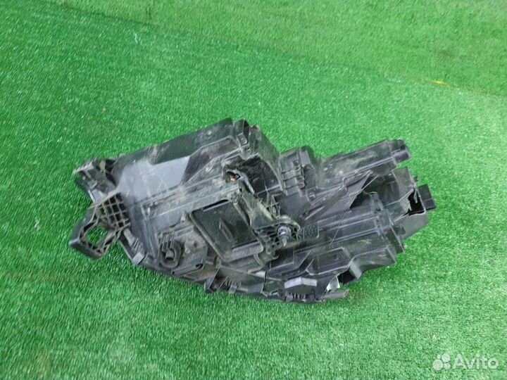 Фара правая Volkswagen Polo