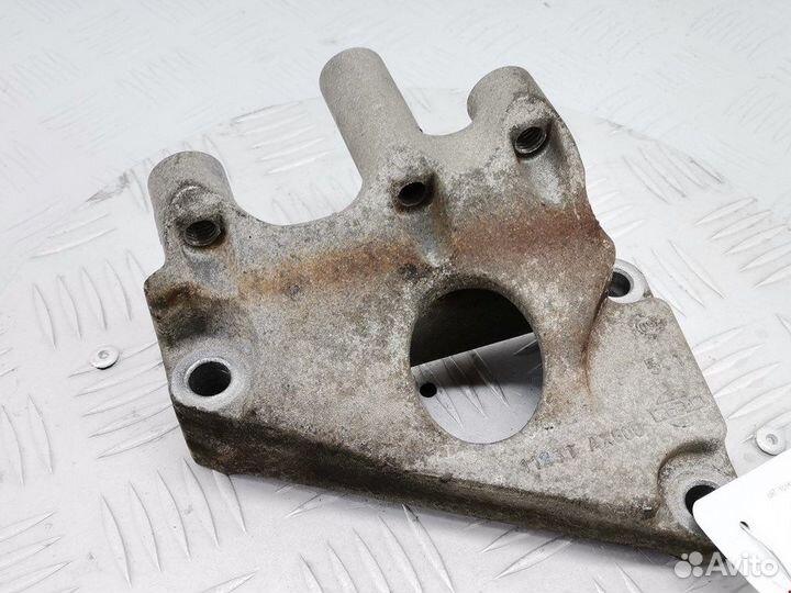 Кронштейн для Nissan Note