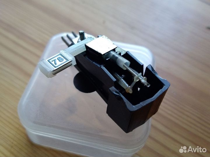 Головка звукоснимателя с запасной иглой