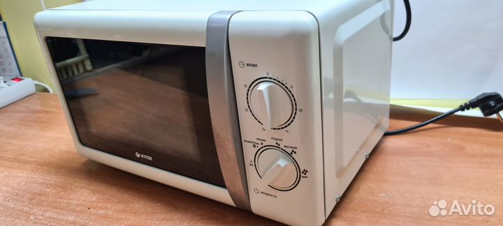 Микроволновая печь vitek VT-1650 (20л) бу