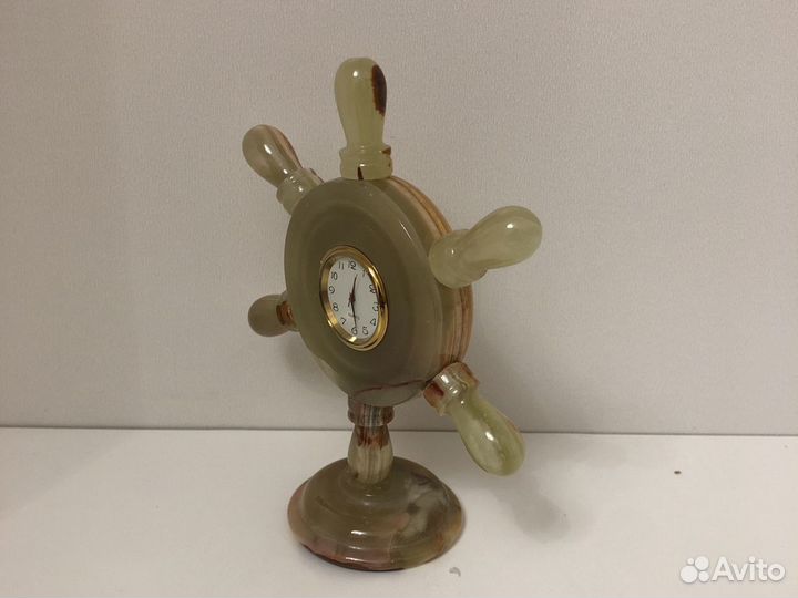 Настольные часы из оникса