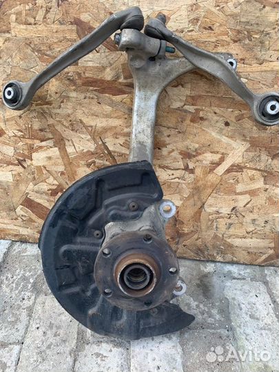 Поворотный кулак передний левый Audi A4 B6 1.8 AMB