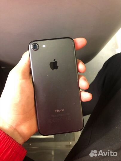 Телефон iPhone 7