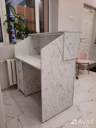 Стойка ресепшн на заказ