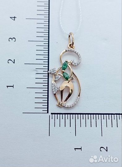 Золотая подвеска с камнем