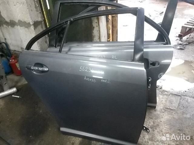 Дверь задняя правая Avensis 2 T250
